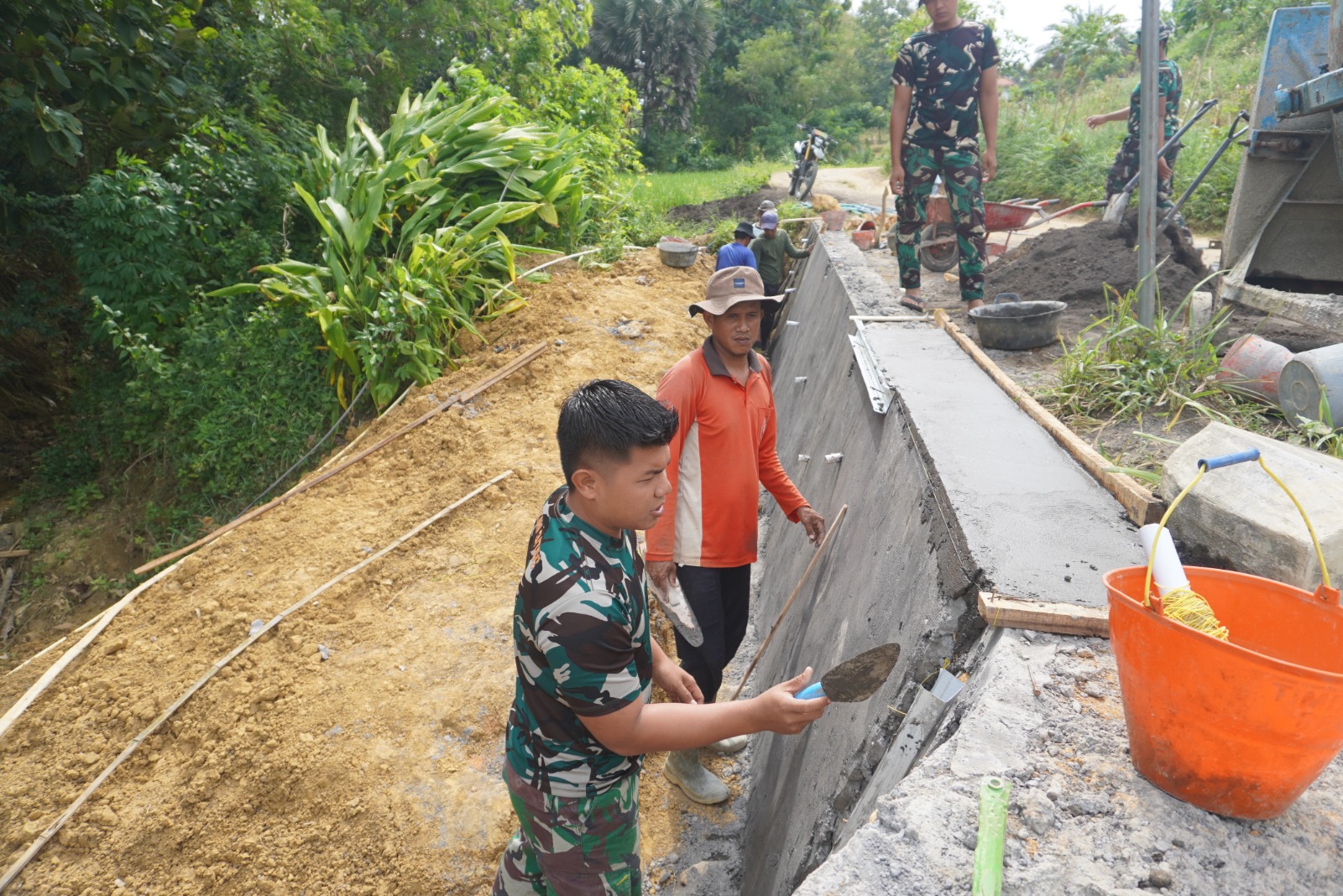 Tembus 90 Persen, Satgas TMMD 127 Kodim 0827/Sumenep Percepat Finishing TPT di Rubaru