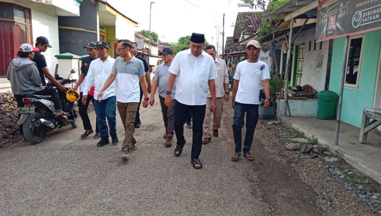 Bupati Situbondo Sidak Proyek Jalan Kilensari Pastikan Kualitas Hotmix Sesuai Teknis