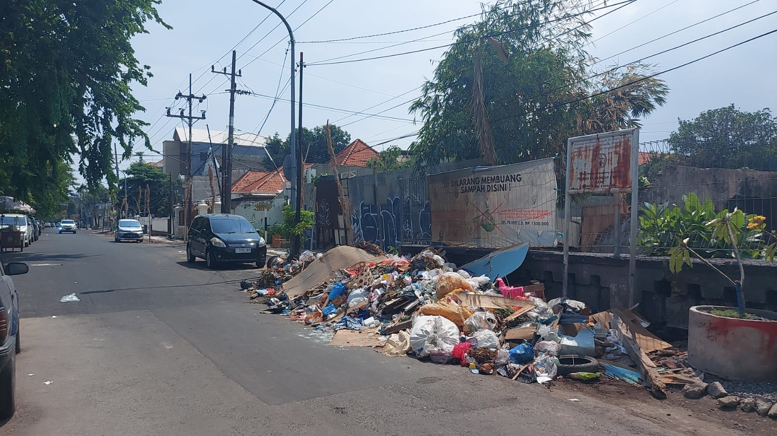 Sampah Surabaya Capai 1.800 Ton per Hari, Gunungan di Jalan Teuku Umar Dibersihkan