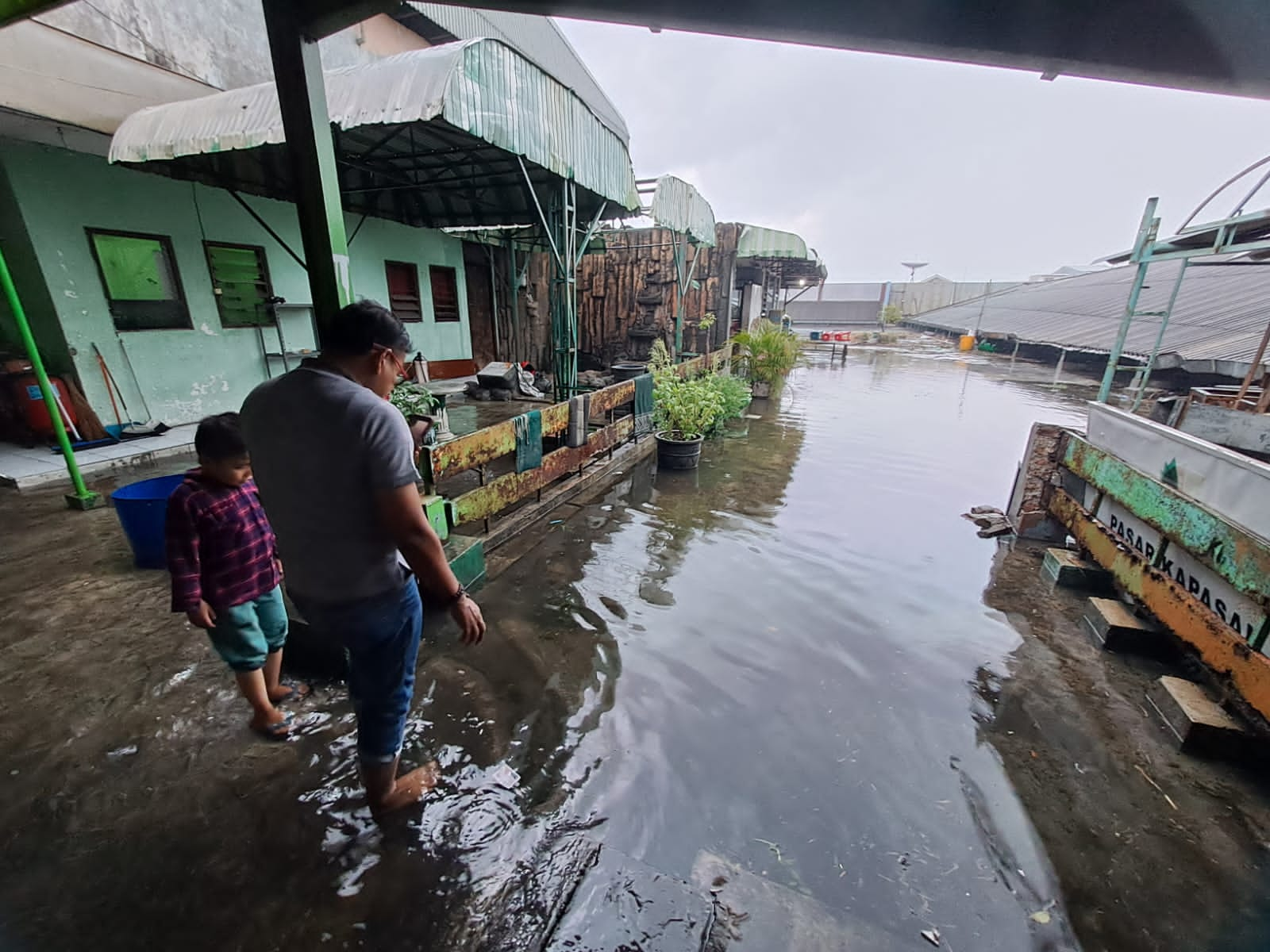 Pasar Kapasan Baru Antisipasi Musim Hujan, Rutin Cek Saluran