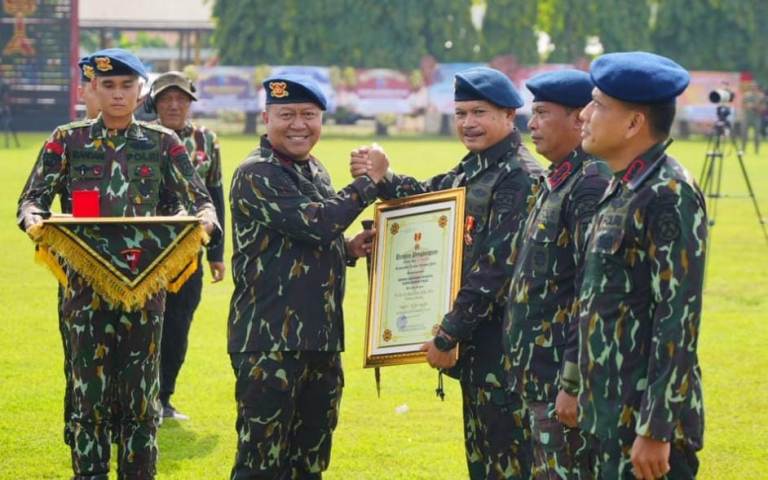 Wali Kota Madiun Maidi Terima Penghargaan Warga Kehormatan Muda Korps Brimob Polri