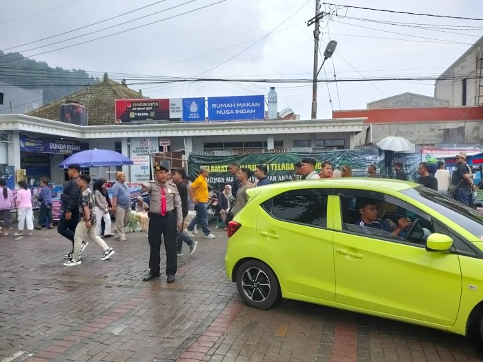 Beri Rasa Aman dan Nyaman Wisatawan, Polres Magetan Patroli Humanis di Kawasan Wisata
