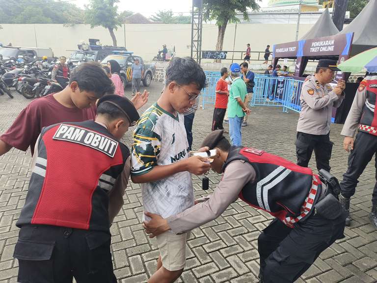 Polresta Banyuwangi Terjunkan Ratusan Personel  Amankan  Sepak Bola Liga 4 PSSI Jatim 