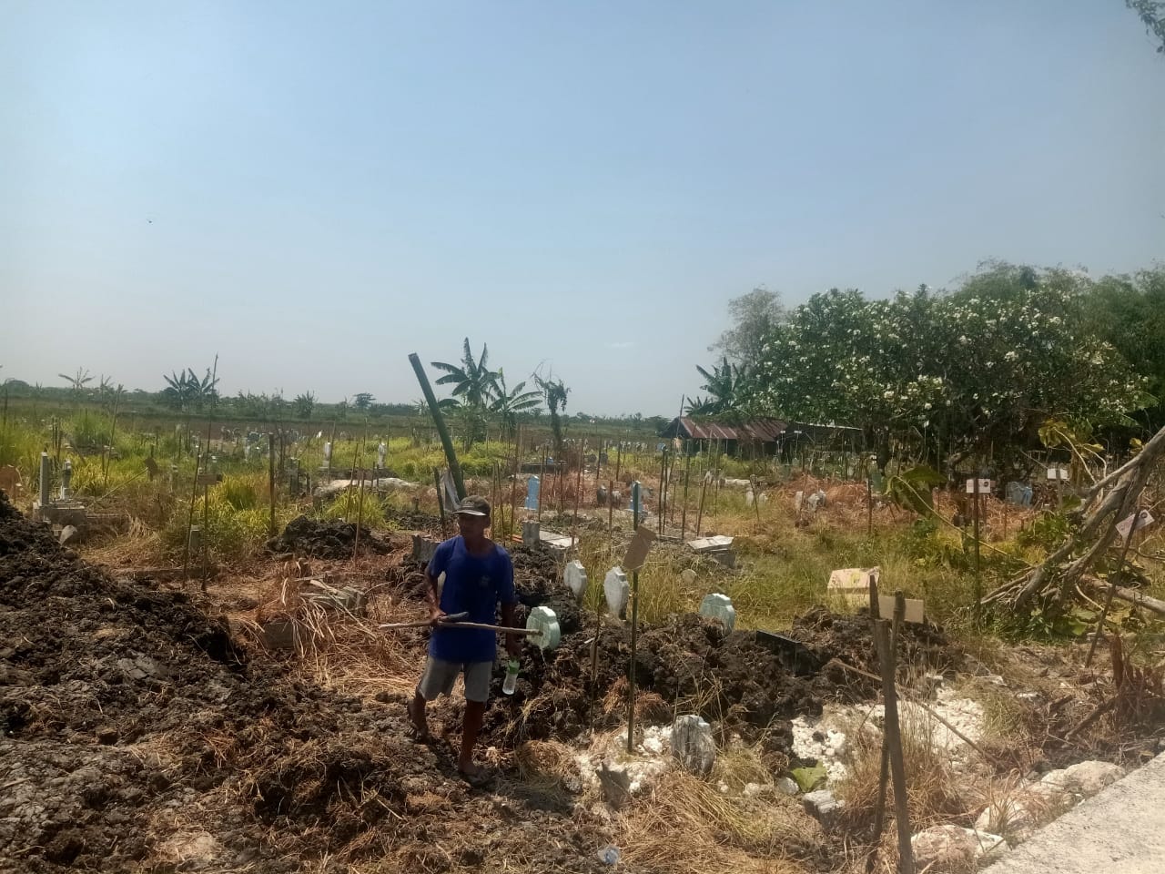 Warga Desa Tunjungmekar Lamongan Sepakati Urugan Makam Dilakukan Manual