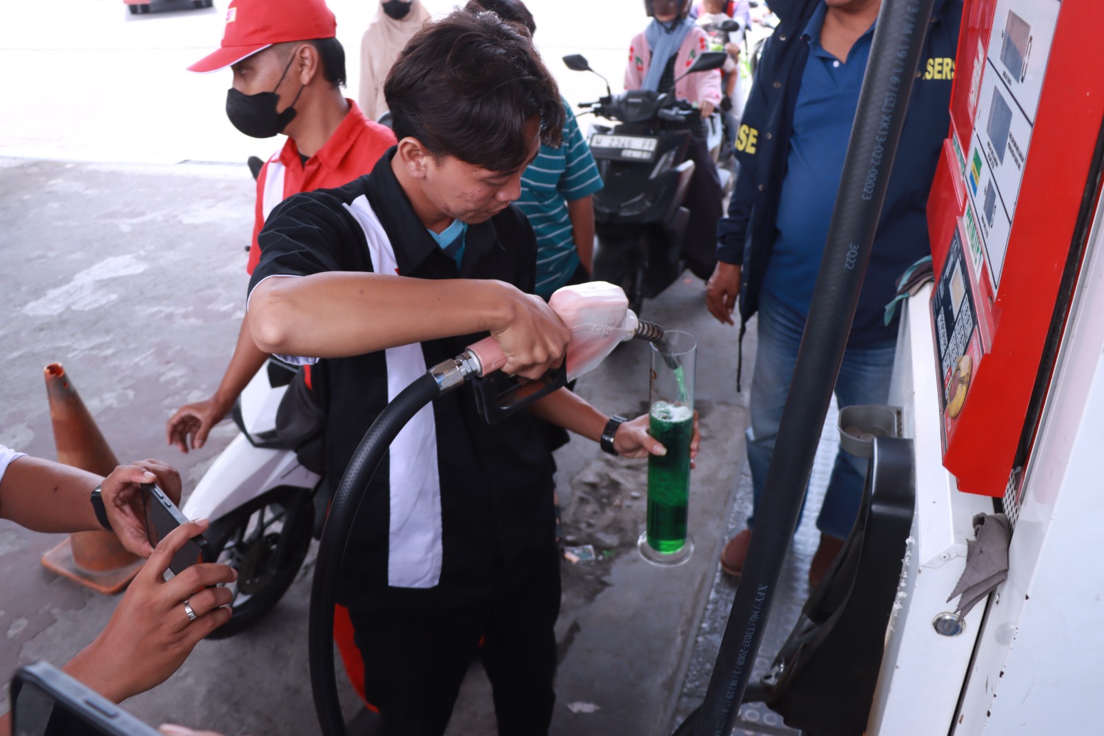 Respons Cepat Polres Gresik Redam Kekhawatiran Warga, Dua SPBU Terbukti Bersih dari Air