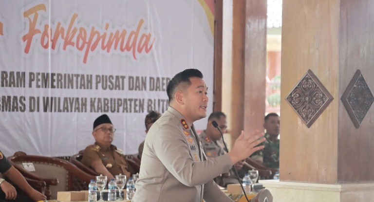 Bupati Blitar Beri Arahan Bhabinkamtibmas, Tekankan Sinergi dan Peran Aktif di Masyarakat
