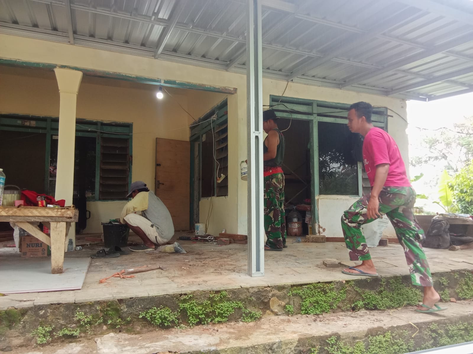 Teras RTLH Sanima Dipoles, Satgas TMMD Kerja Detail