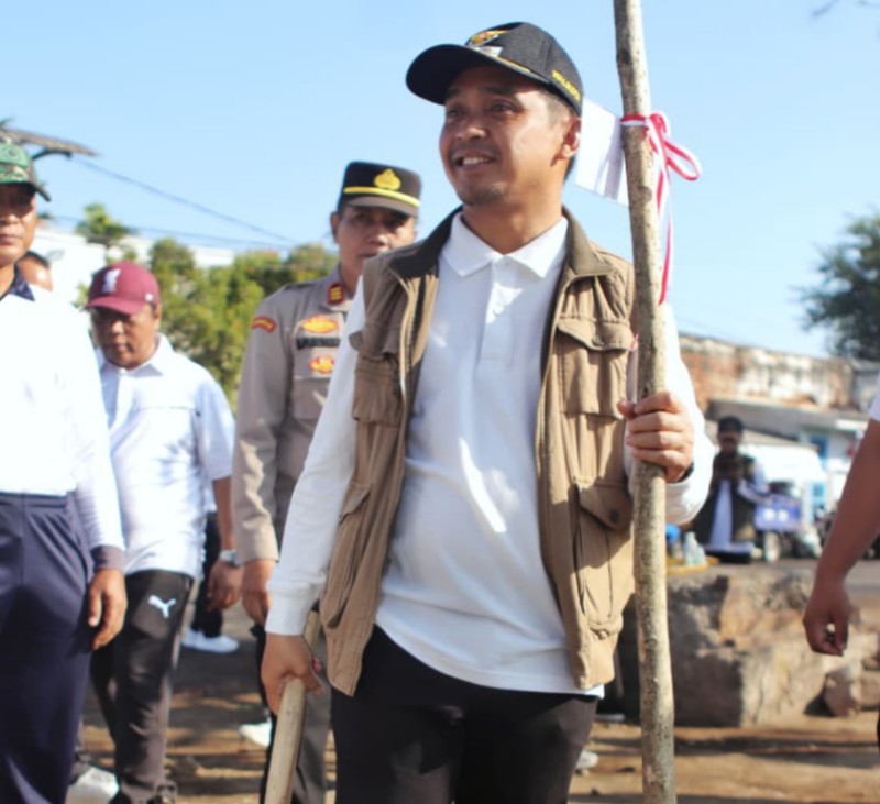 Pemkot Pasuruan dan Warga Gelar Resik-Resik serta Penghijauan di Pesisir Pelabuhan