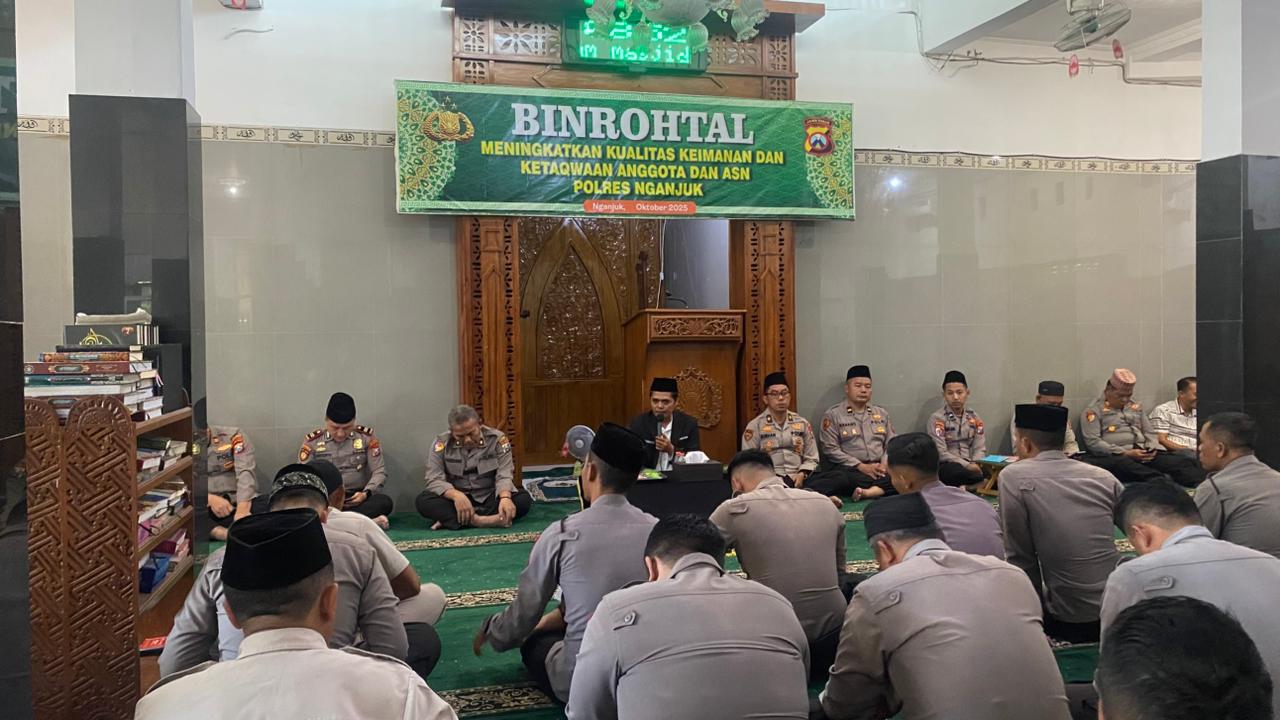 Polres Nganjuk Gelar Binrohtal, Tekankan Pentingnya Salat sebagai Tolok Ukur Batiniah
