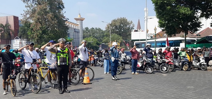 Detik-Detik Proklamasi di Kota Malang, Tiga Titik Lalu Lintas Dihentikan Sejenak untuk Hormati HUT Ke-80 RI