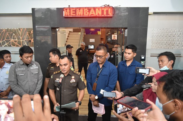 Kejari Tanjung Perak Tahan 3 Pengurus Primkop UPN Veteran Jatim, Diduga Korupsi Kredit Rp4,4 Miliar