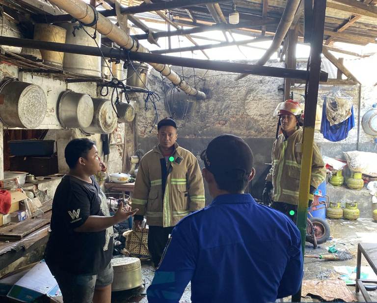 Depot Sate Slamet Pare Terbakar, Lima Orang Terluka