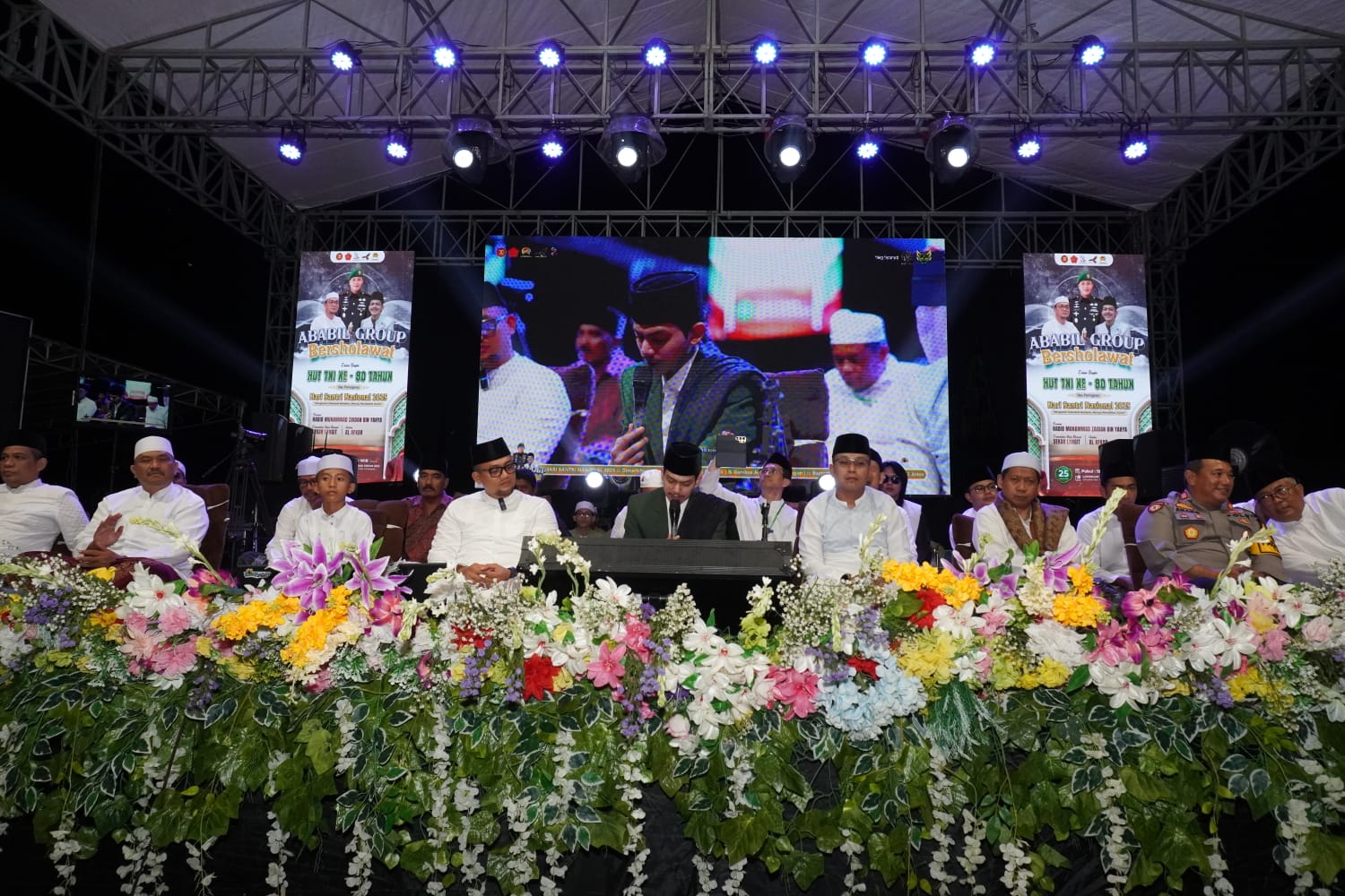 HUT ke- 80 TNI dan Hari Santri Nasional, Ribuan Jamaah Padati 