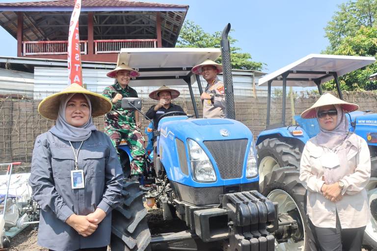 Forkopimda Sidoarjo Ikuti Tanam Jagung Serentak di Ponpes Bumi Sholawat