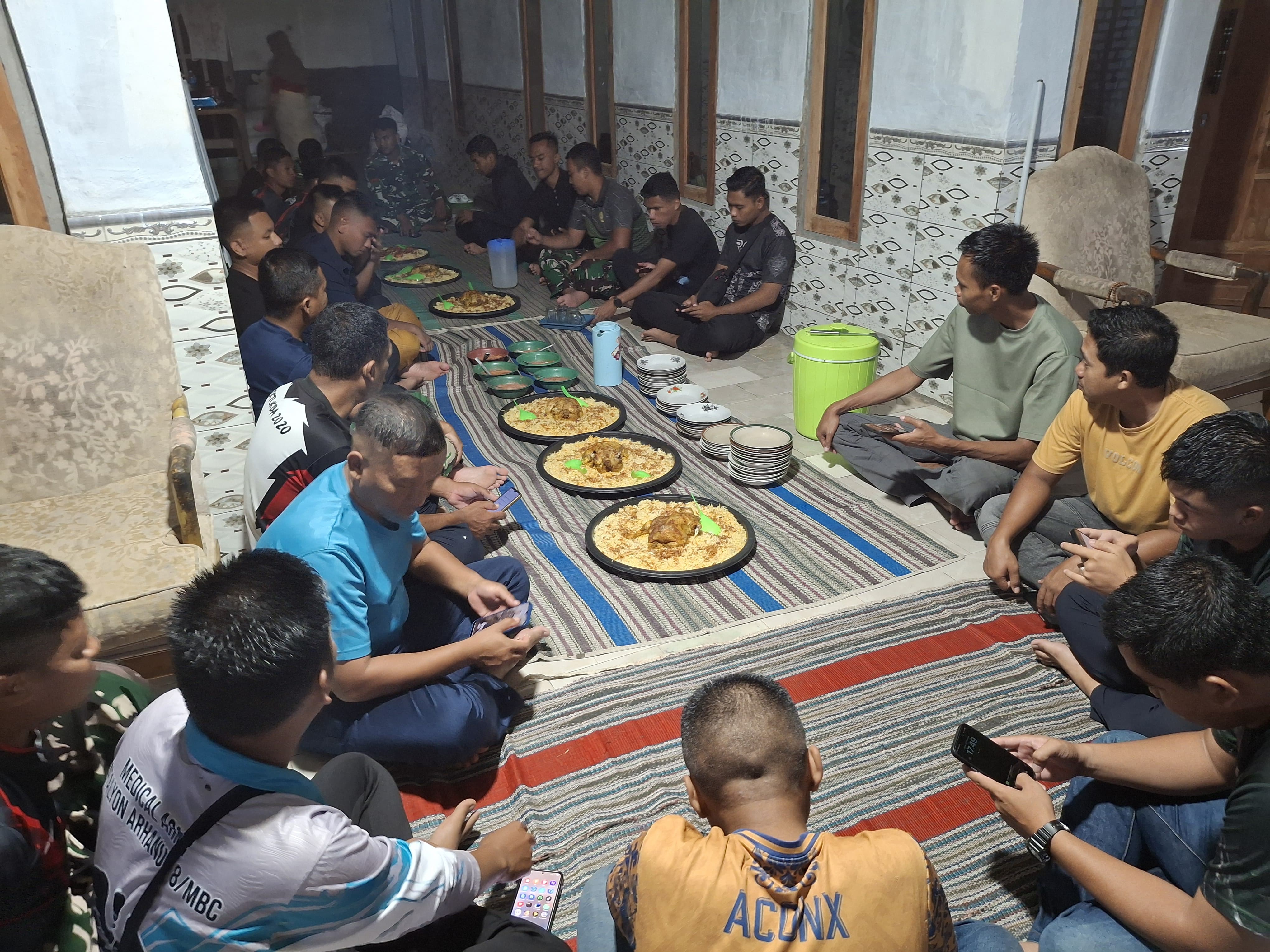 Satgas TMMD Ke-127 Buka Puasa Bersama di Rumah Warga Dusun Karang