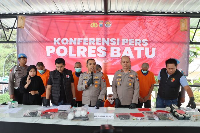 Polres Batu Tangkap Dua Pencuri Komponen PJU Asal Semarang, Sasar 7 Lokasi di Kota Batu