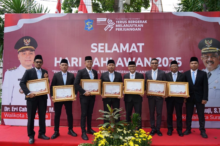 Kantor Imigrasi Surabaya Raih Penghargaan Wali Kota Surabaya di Peringatan Hari Pahlawan 2025