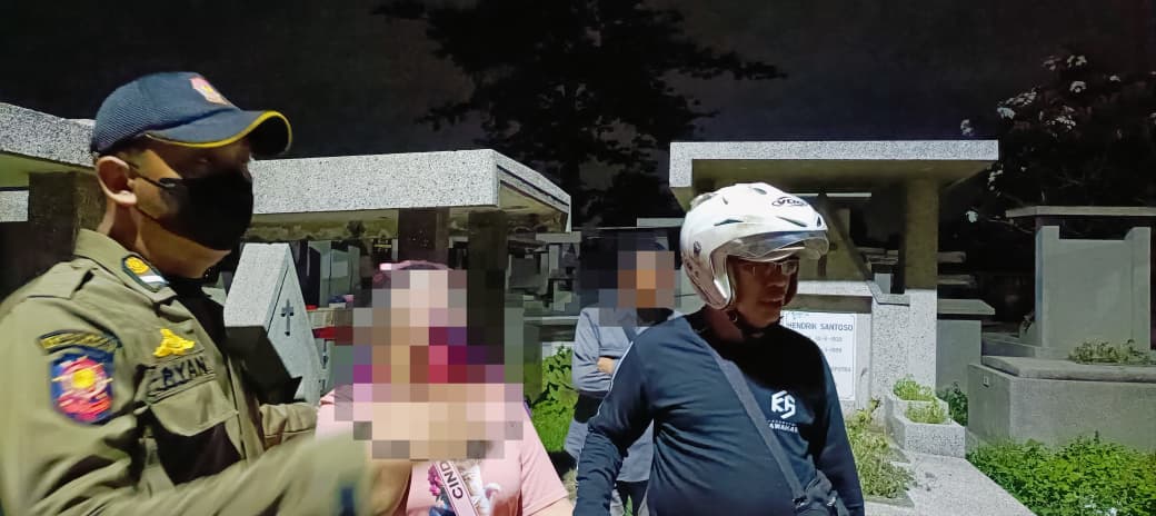 Sisir Makam Kembang Kuning, Satpol PP Kota Surabaya Garuk WRSE