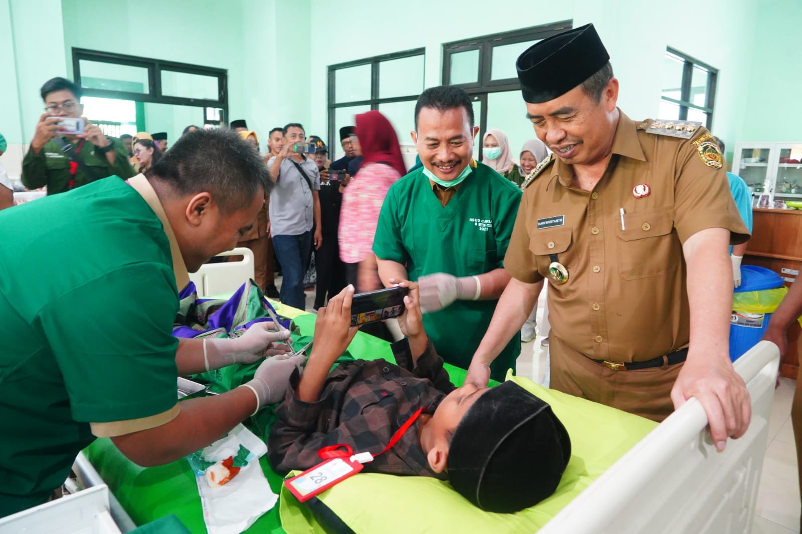 115 Anak Ikuti Khitanan Massal di Madiun, Gratis!
