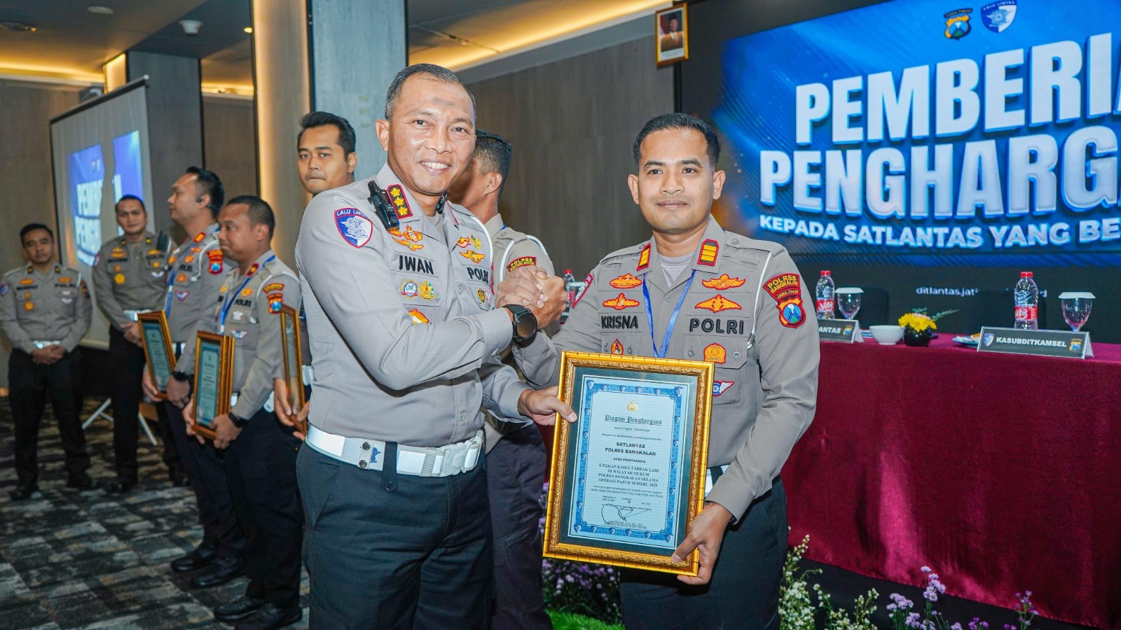 Sukses Giat Ops Patuh Semeru 2025, Kasatlantas Polres Bangkalan Gaet Penghargaan dari Ditlantas Polda Jatim