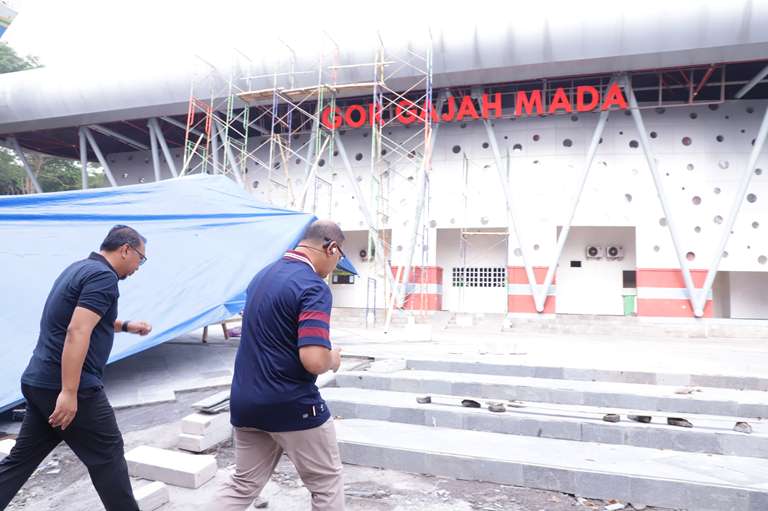 Progres Perbaikan GOR Gajahmada dan Stadion Brantas Mendapat Tinjauan Pj Wali Kota Batu