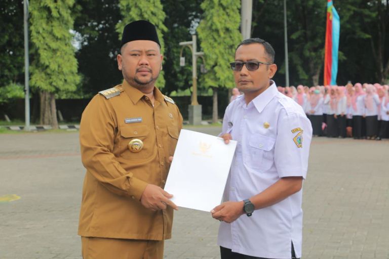 Ribuan PPPK Pemkab Gresik Terima SK Penyesuaian Tunjangan, Bupati Minta Pembuktian Prestasi Kerja