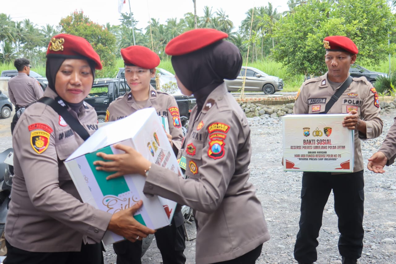 Hari Jadi Reserse Polri Ke-78, Polres Lumajang Salurkan Bantuan Sembako untuk Korban Lahar Semeru