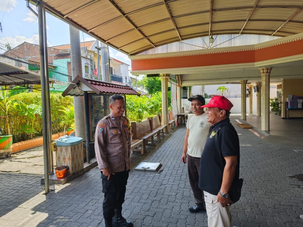 Jelang Natal, Polres Pelabuhan Tanjung Perak Intensifkan Patroli Dialogis di Sejumlah Gereja