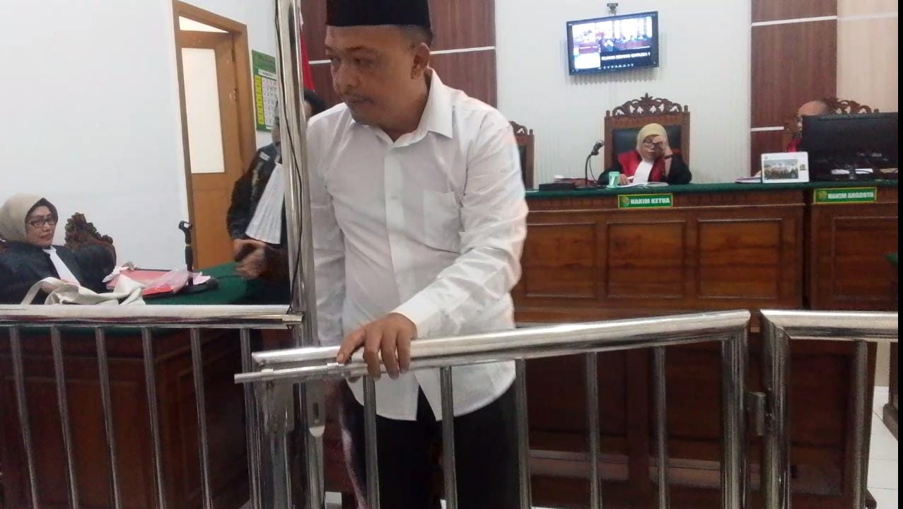 Agung Kurnia Putra Dituntut 2 Tahun Penjara Atas Penipuan Rp1 Miliar