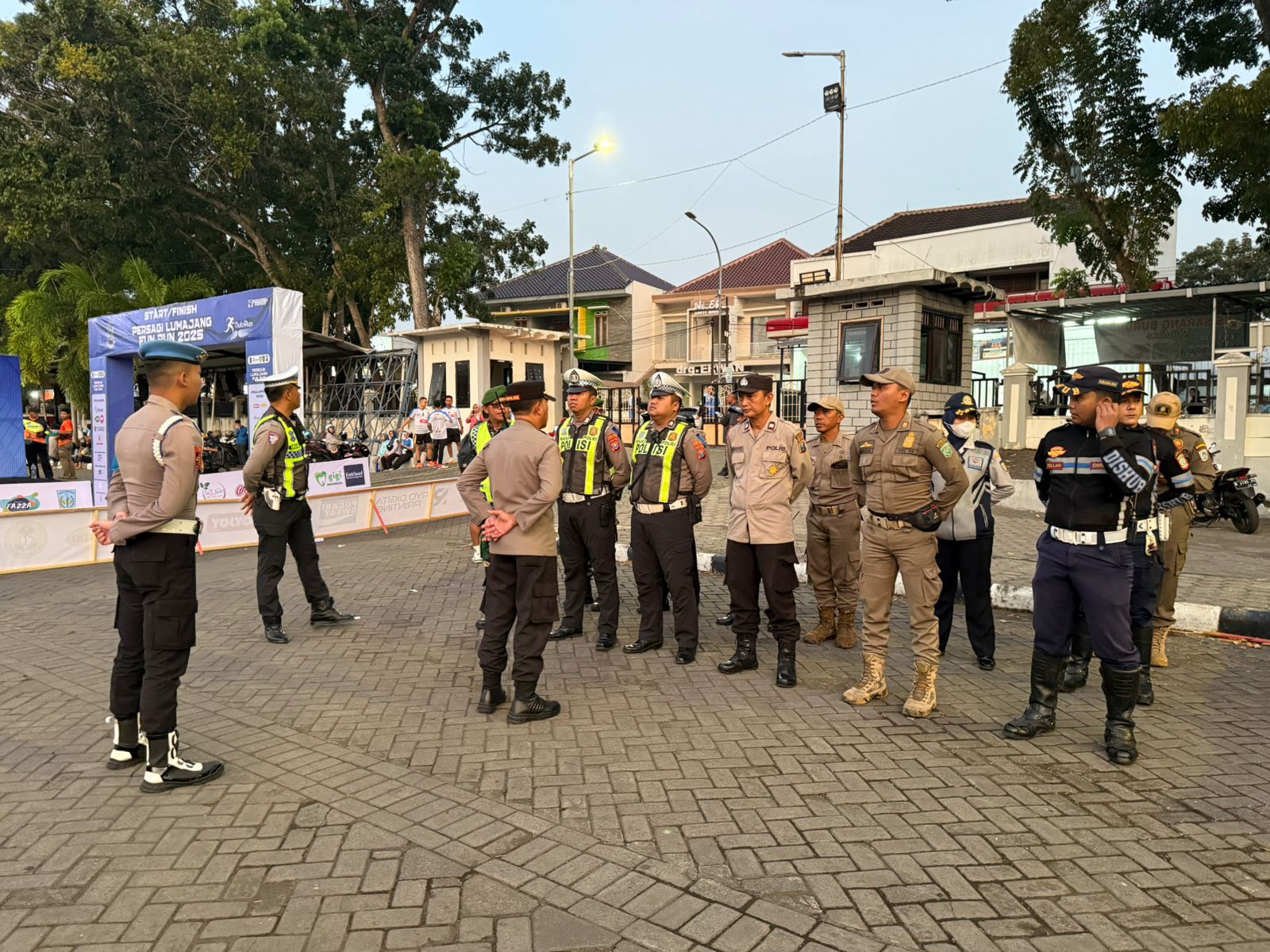 Polres Lumajang Amankan Lomba Lari Fun Run 2025 di Simpang Empat Samsat