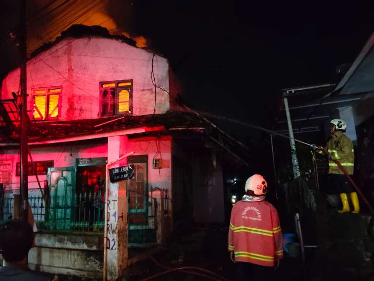 2 Rumah di Pasuruan Ludes Terbakar, Kerugian Ditaksir Ratusan Juta Rupiah