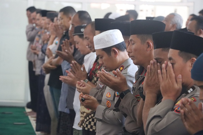 Kapolres Pasuruan Gelar Salat Gaib dan Doa Bersama Tekan Angka Kecelakaan