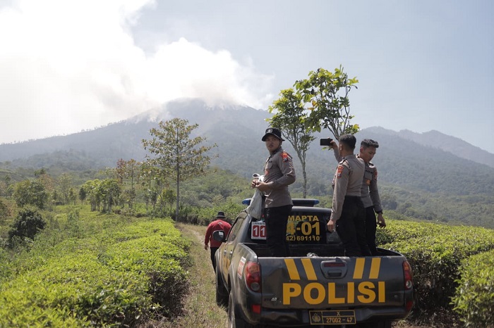 Gunung Buthak Blitar Terbakar, 60 Personel Gabungan Dikerahkan