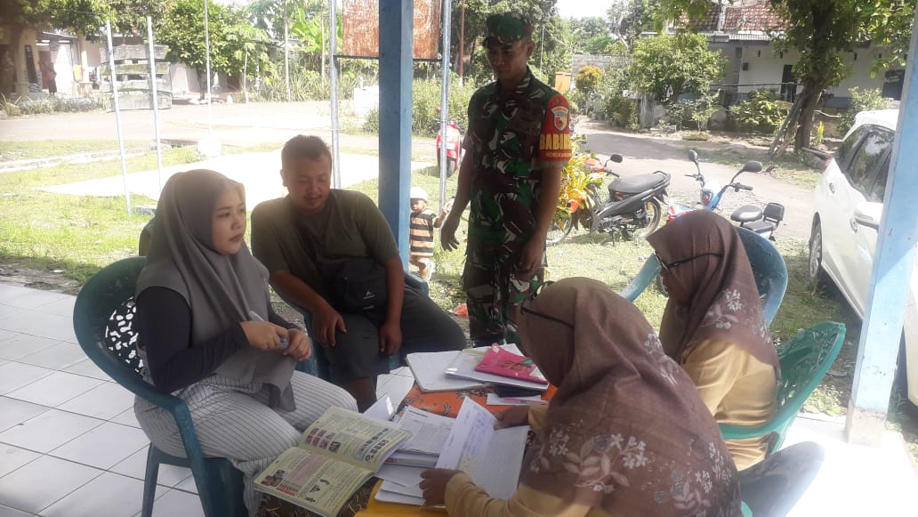 Tingkatkan Kesehatan Masyarakat, Babinsa Rowokangkung Aktif Dampingi Kegiatan Posyandu