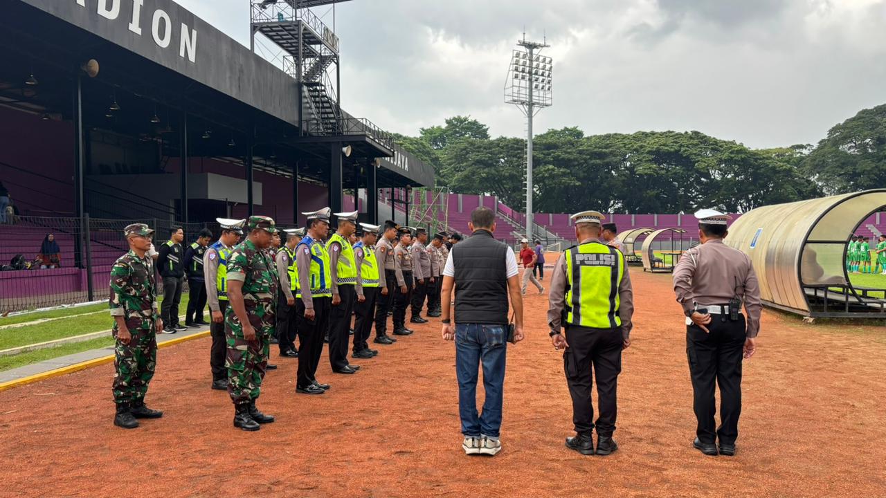 Polres Kediri Kota Amankan Laga Amal Persik Legends vs Persebaya Legends