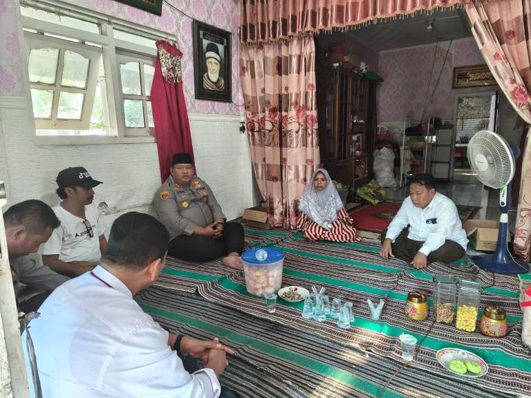 Kapolres dan Wabup Pasuruan Kunjungi Rumah Keluarga Korban Pembunuhan