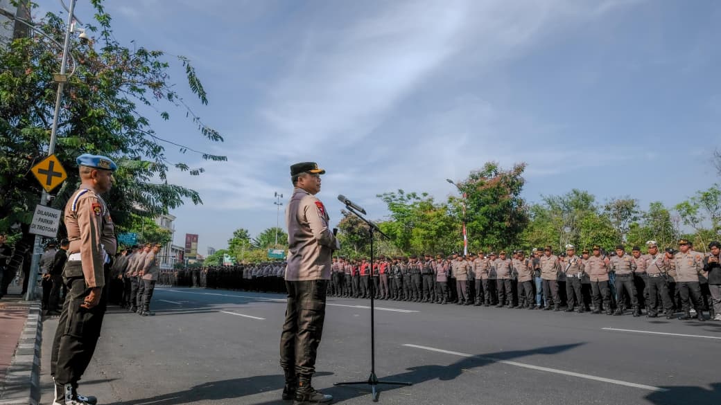 2.608 Polisi Amankan Aksi Buruh di Surabaya, Kapolrestabes Tekankan Pendekatan Humanis