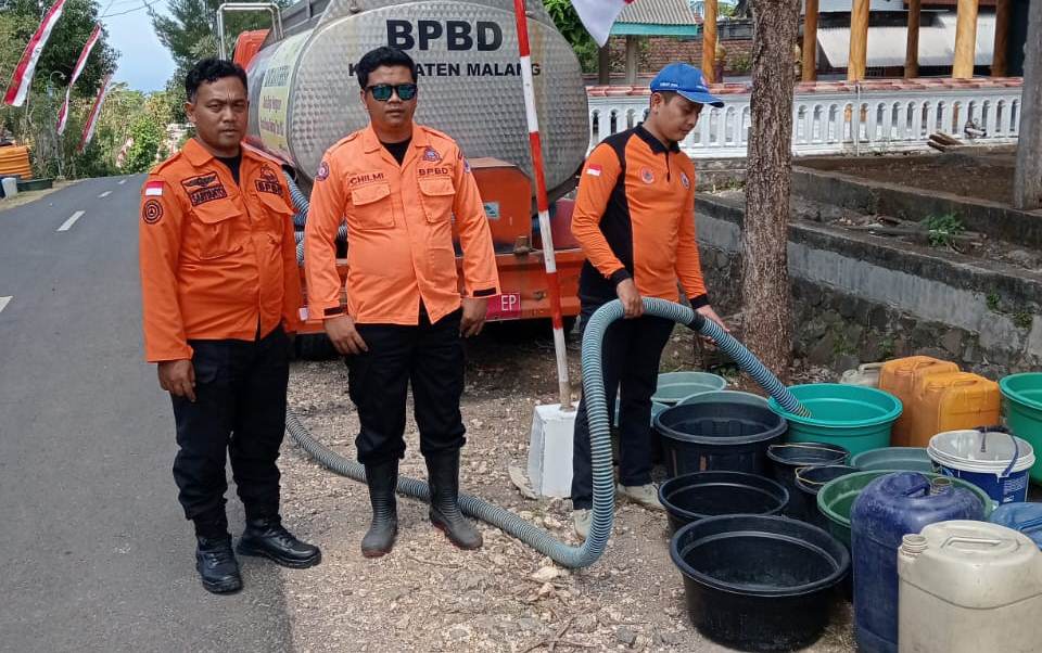 BPBD Kabupaten Malang Dropping Air Bersih ke Delapan Desa di Tiga Kecamatan