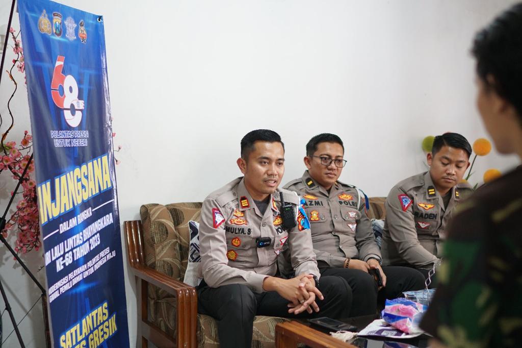 Satlantas Polres Gresik Silaturahmi ke Kediaman Polisi Jujur Almarhum Aiptu Jailani