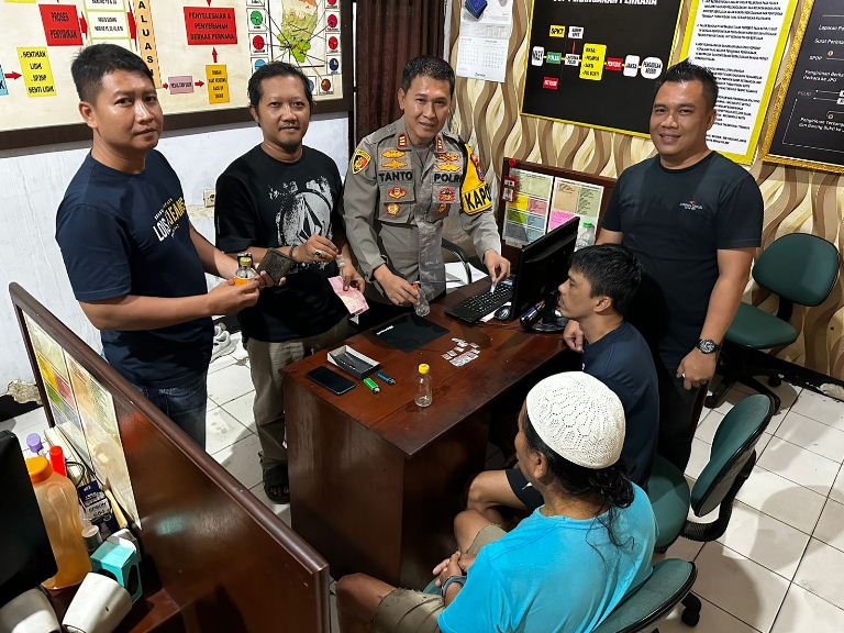 Polsek Tanggul Bongkar Jaringan Pengedar Sabu, Dua Pelaku Ditangkap dan 4 Gram Sabu 