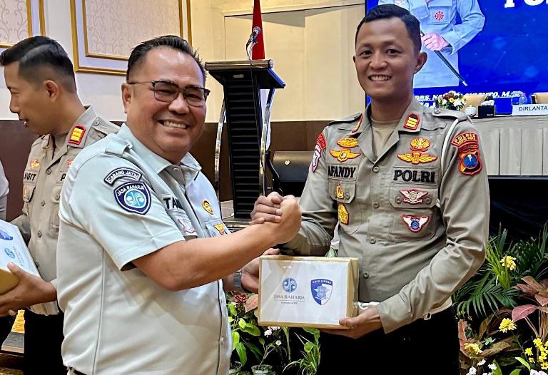 Berhasil Turunkan Angka Kecelakaan, Satlantas Polres Kediri Kota Diganjar Penghargaan