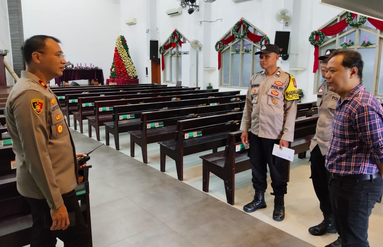 Pastikan Keamanan Ibadah Natal, Kapolsek Wonocolo Cek Langsung Kesiapan Sejumlah Gereja