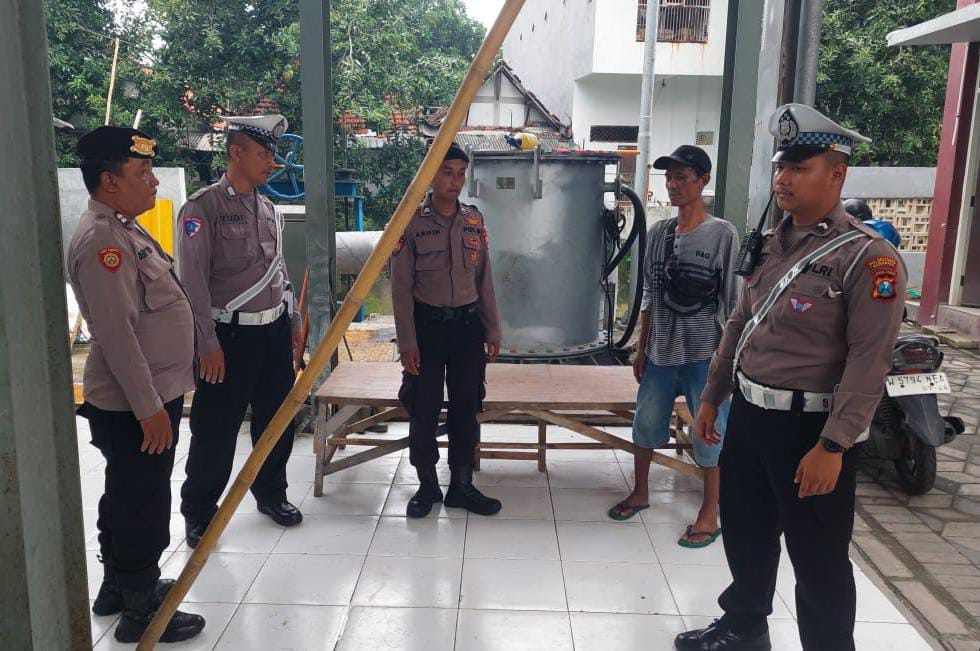 Polsek Sawahan Intensifkan Patroli Pengecekan Rumah Pompa Air Antisipasi Banjir