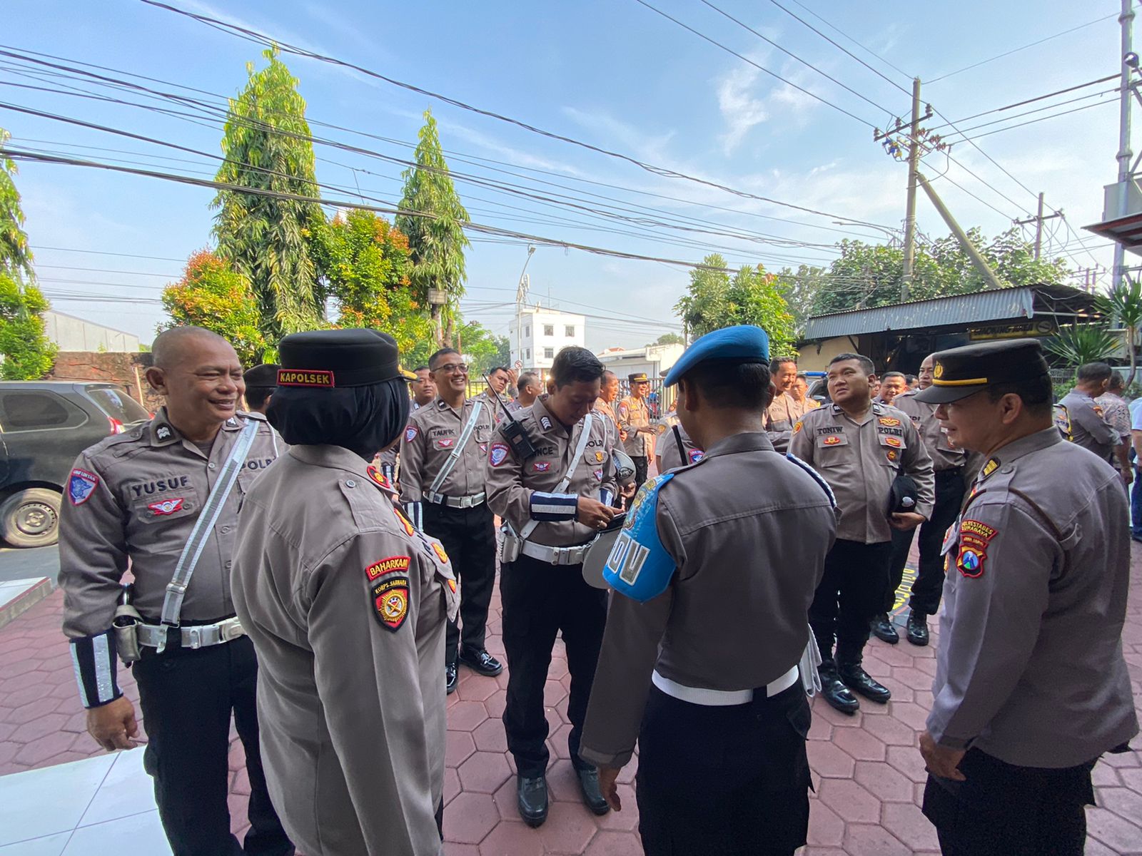 Disiplin Pagi Personel Polsek Karangpilang, Pimpin Apel Pengecekan Kesiapan Anggota