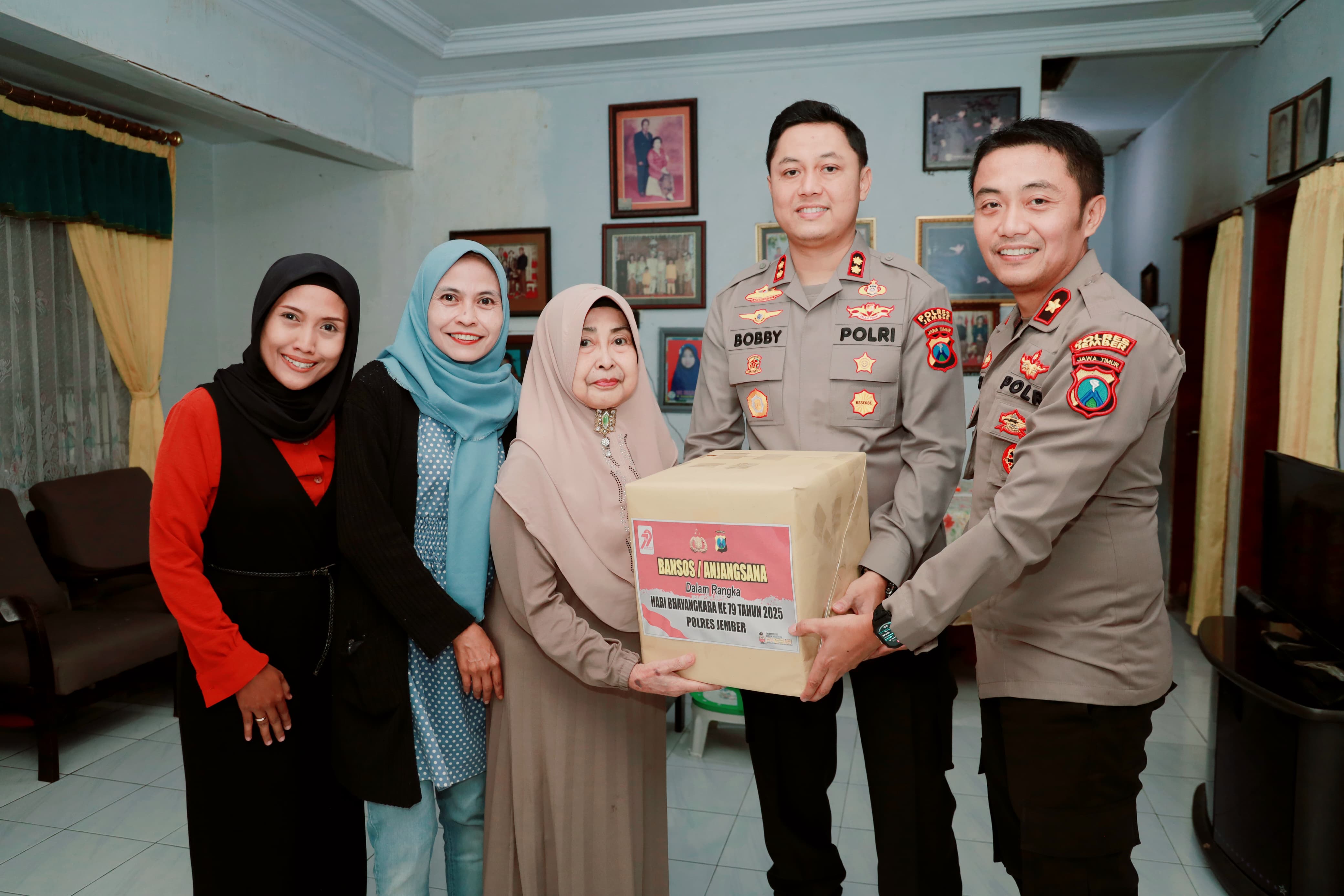 Rayakan HUT Ke-79 Bhayangkara, Polres Jember Gelar Bakti Sosial Besar-besaran