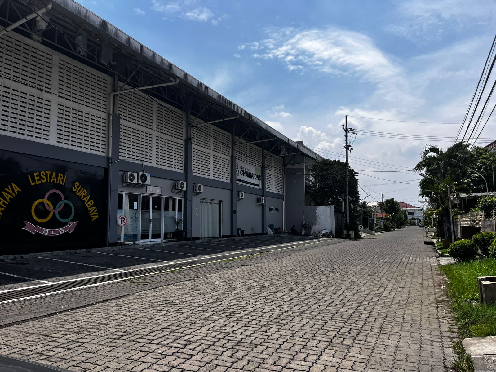 Warga Perumahan Dharmahusada Utara Resah, Praktik Parkir Liar di GOR CLS Dituding Merampas Hak Akses