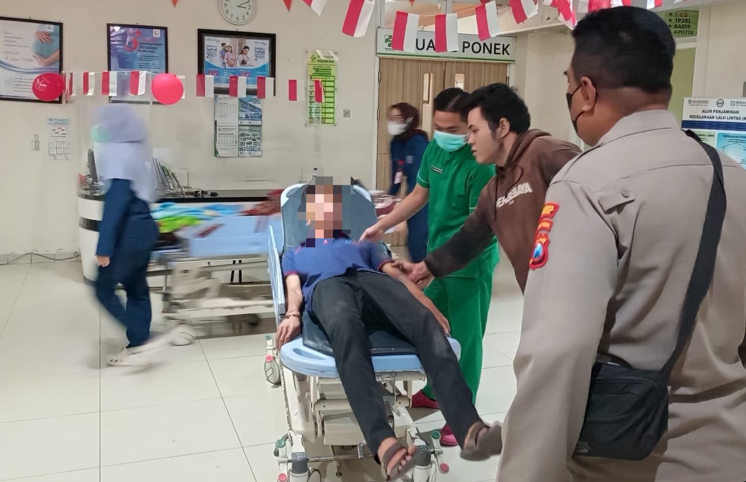 Dipengaruhi Miras, Pengendara Motor Ngebut dan Tabrak Trotoar di Manyar Gresik