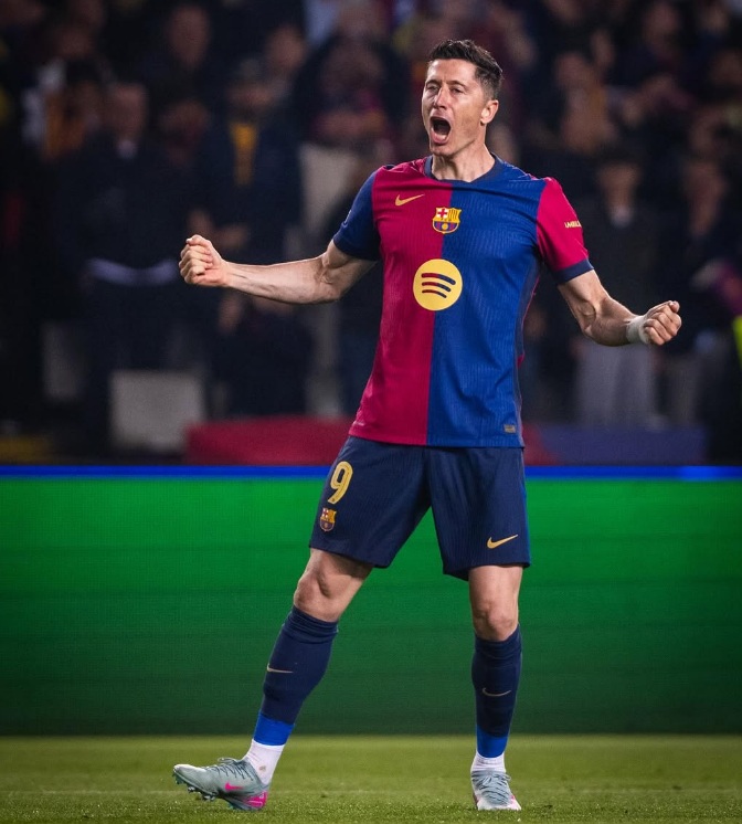 Lewandowski Cetak Brace, Barcelona Permak Dortmund 4-0