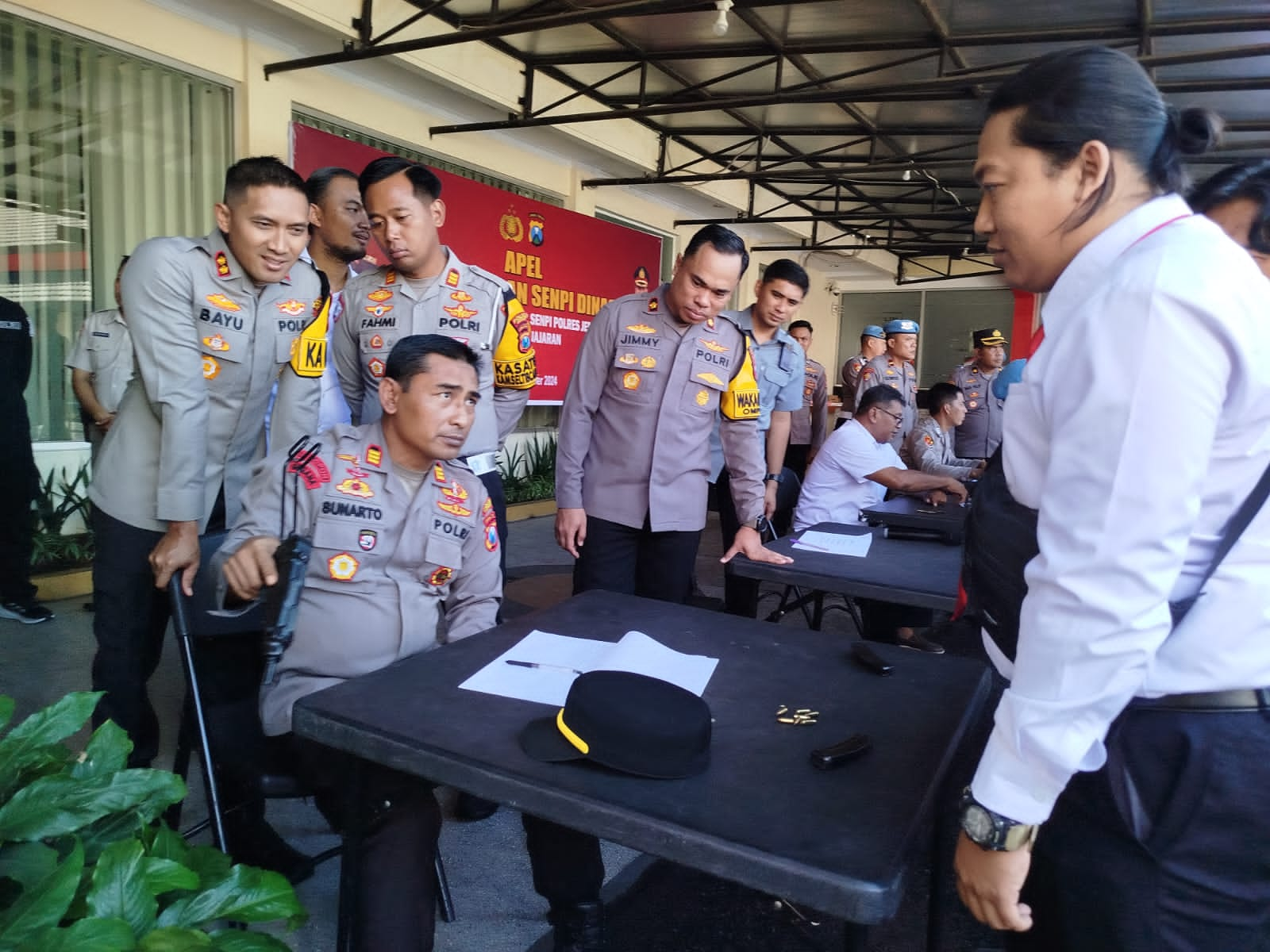 Kapolres Jember Tekankan Pentingnya Disiplin Penggunaan Senpi, Pastikan Kesiapan Personel