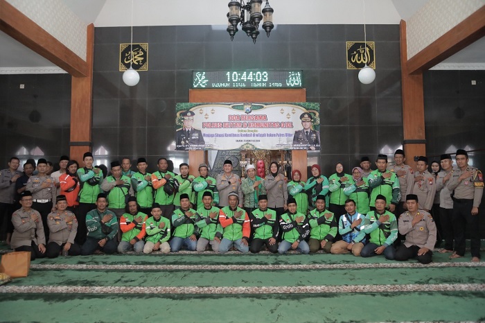 Polres Blitar Gelar Doa Bersama Komunitas Ojol, Perkuat Sinergitas dan Kebersamaan